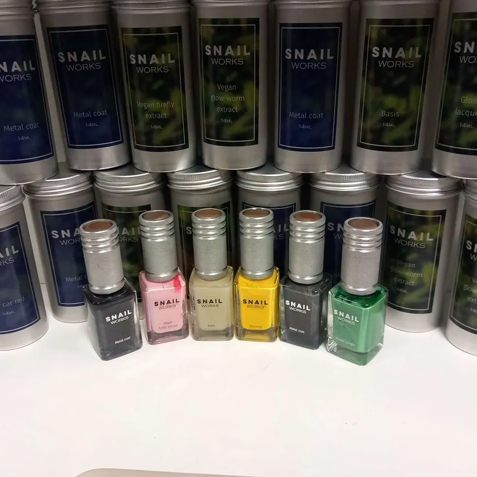 APPROXIMATELY 18 SNAIL WORKSASSORTED 14ML NAIL POLISH TO INCLUDE; VEGAN FIREFLY EXTRACT, TINKY WINKY, VEGAN GLOW WORM EXTRACT, RED CAR RED AND GLOSS LACQUER