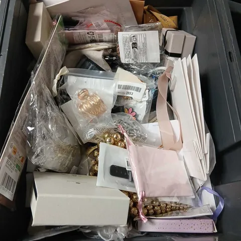 LARGE QUANTITY OF ASSORTED JEWELLERY AND ACCESSORIES