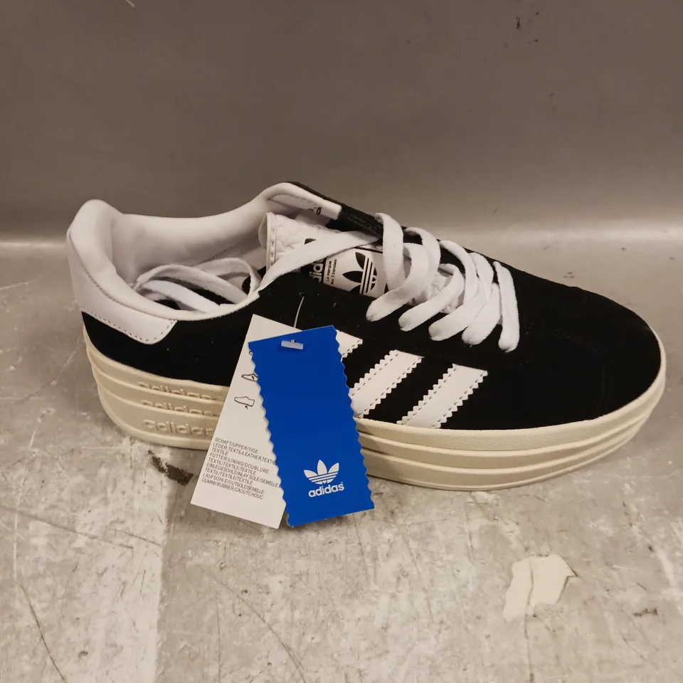 PAIR OF ADIDAS GAZELLE TRAINERS IN BLACK/WHITE - 6