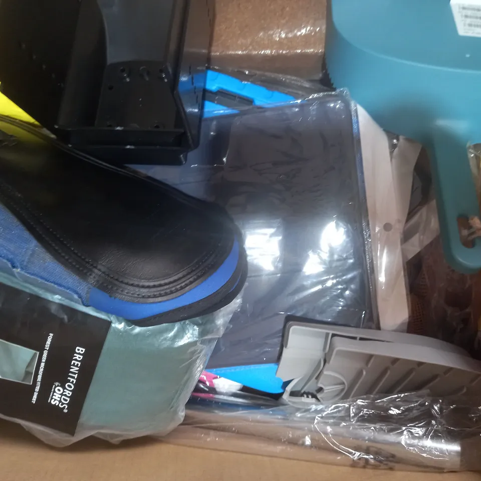 BOX OF APPROXIMATELY 20 ASSORTED HOUSEHOLD ITEMS TO INCLUDE HOSE FOR SHOWER HEAD, PROTECTIVE EAR MUFFS, ETC