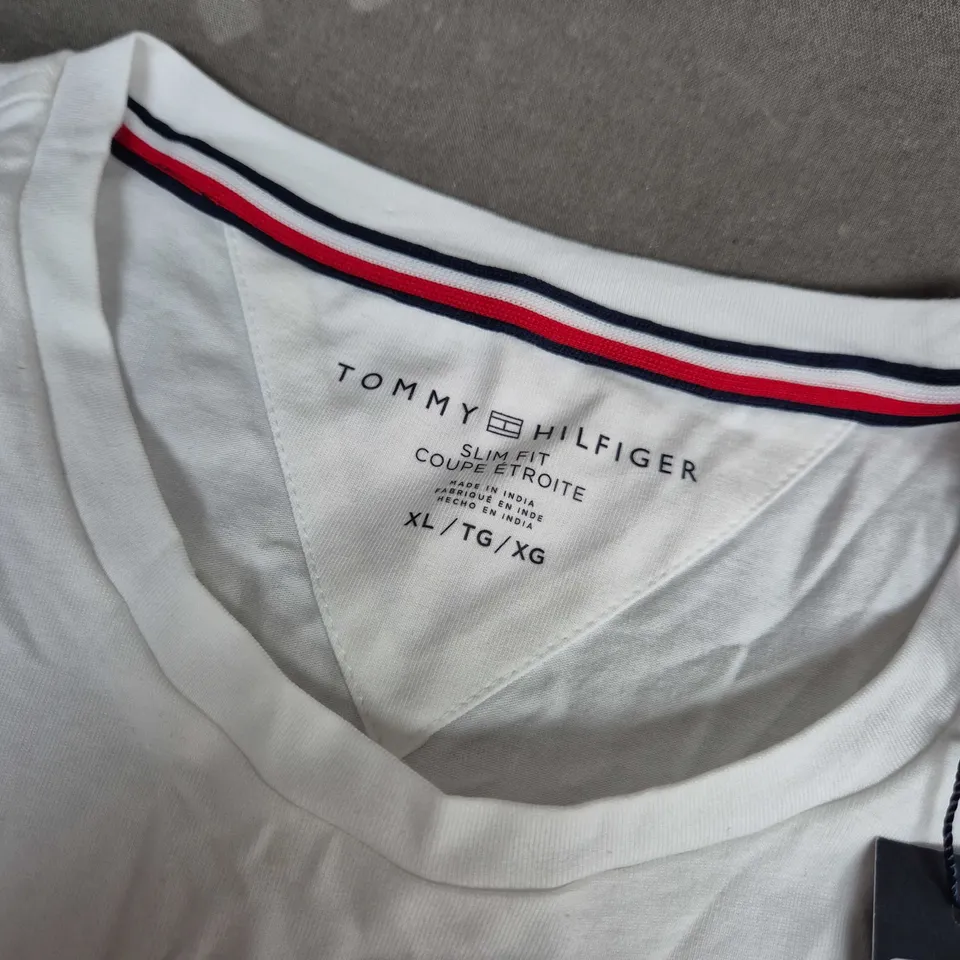 TOMMY HILFIGER SLIM FIT CREW NECK T-SHIRT IN WHITE - XL
