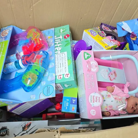 APPROXIMATELY 10 ASSORTED TOYS & GAMES PRODUCTS TO INCLUDE STAR CHOPPER, LITTLE BABY AND CARRIER, BUBBLE BLASTER, ETC - COLLECTION ONLY