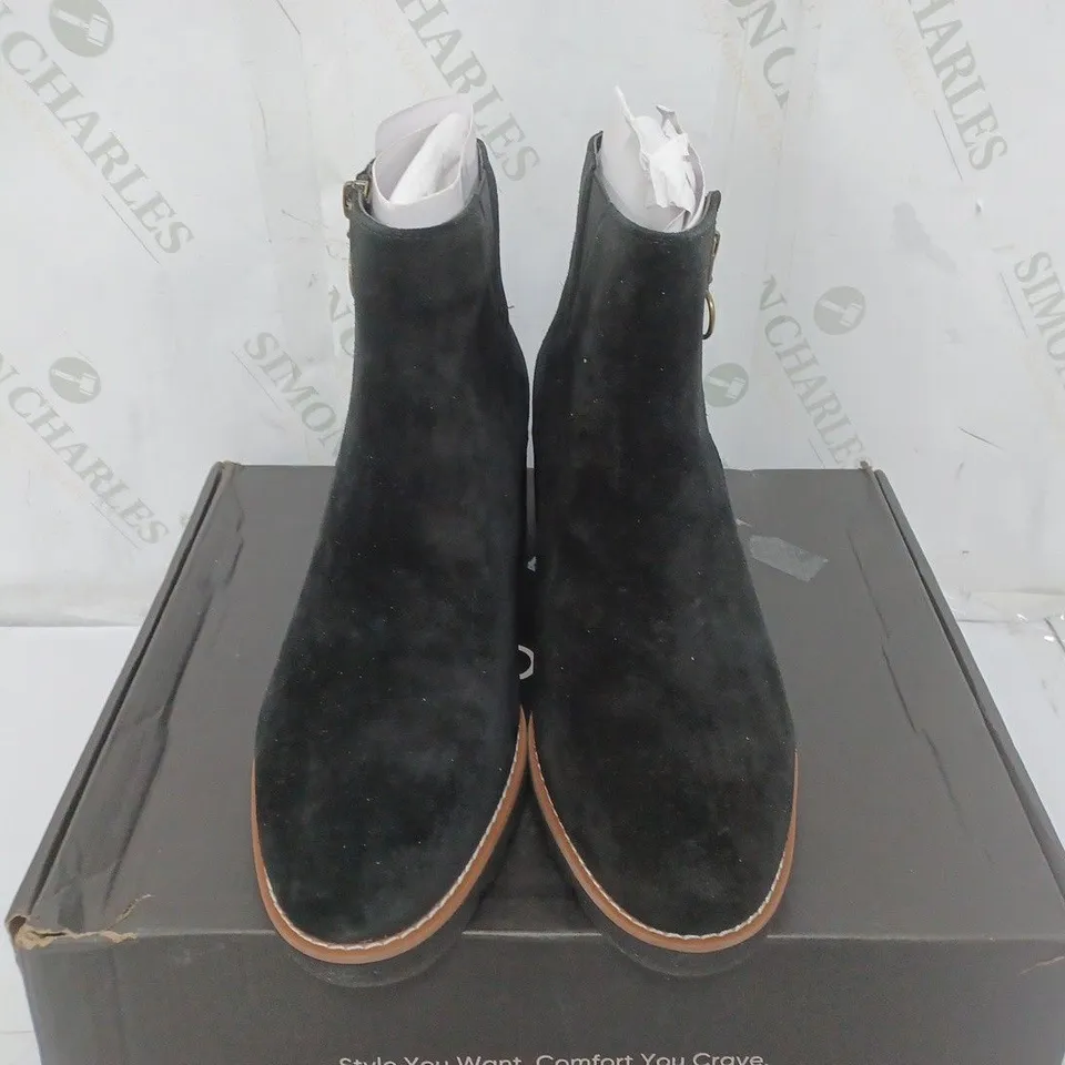 BOXED VIONIC ASTER HAZAL ZIP ANKLE BOOT - SIZE 6.5