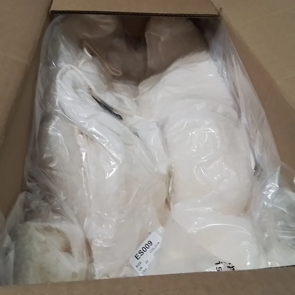 BOXED BRAND NEW APPROXIMATELY 7 JD WILLIAMS BORG GILLET CREAM SIZE 22