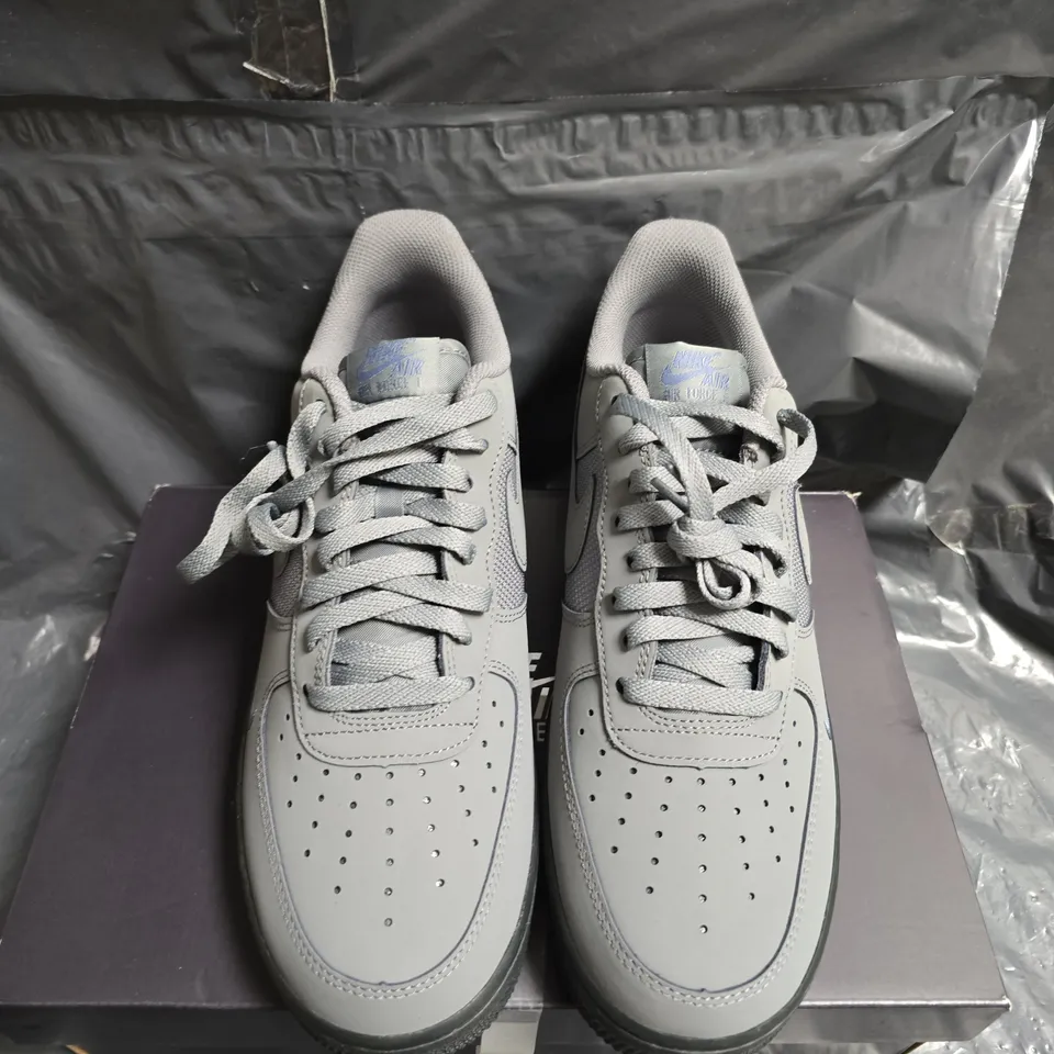 NIKE AIR FORCE 1 '07 LV8 SNEAKERS – SMOKE GREY / DIFFUSED BLUE SIZE 9.5