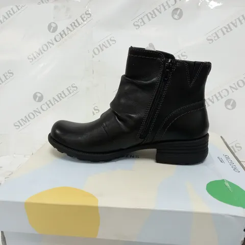 EARTH ORIGINS PHOENIX BOOT WITH BUCKLE SIZE 5