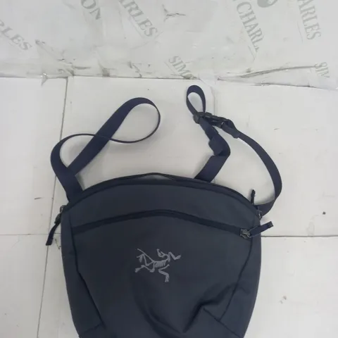 ARC'TERYX BAG IN NAVY ONE SIZE