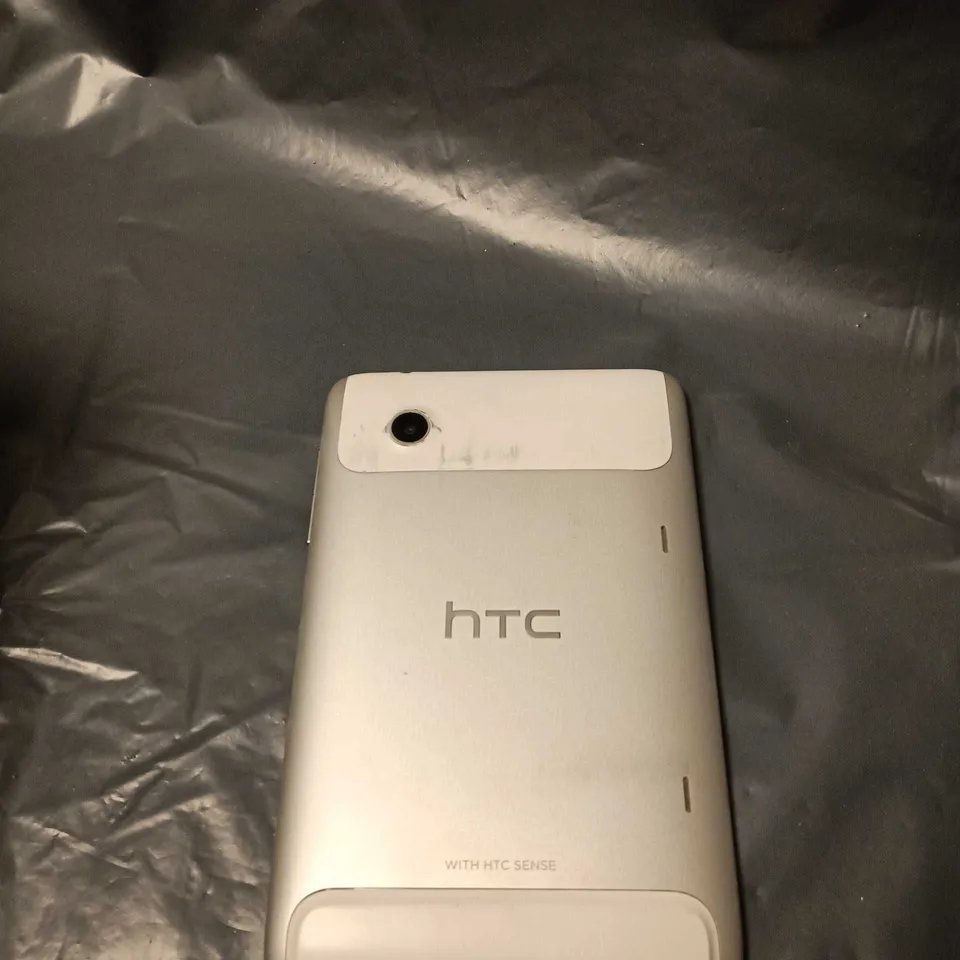 HTC TABLET  – SILVER BACK WITH WHITE CAMERA MODULE 