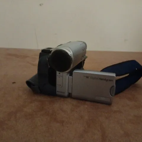 SONY DIGITAL VIDEO CAMERA RECORDER (DCR-TRV22E)