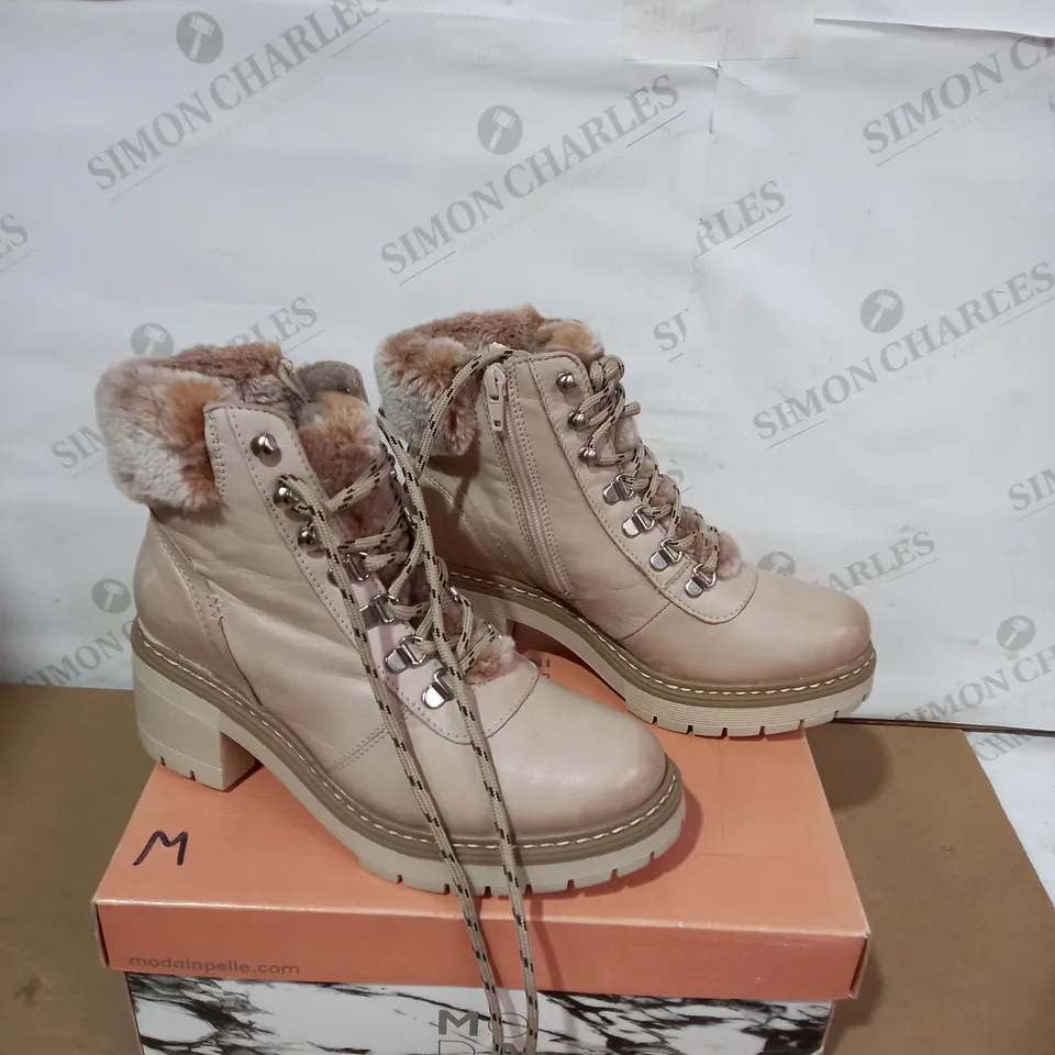 BOXED PAIR OF MODA IN PELLE BEIGE BOOTS - SIZE 37