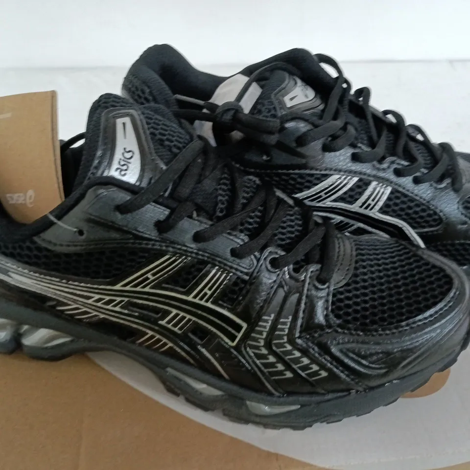 OASICS GEL-KAYANO 14 SIZE 8.5 (BLACK/GREY)