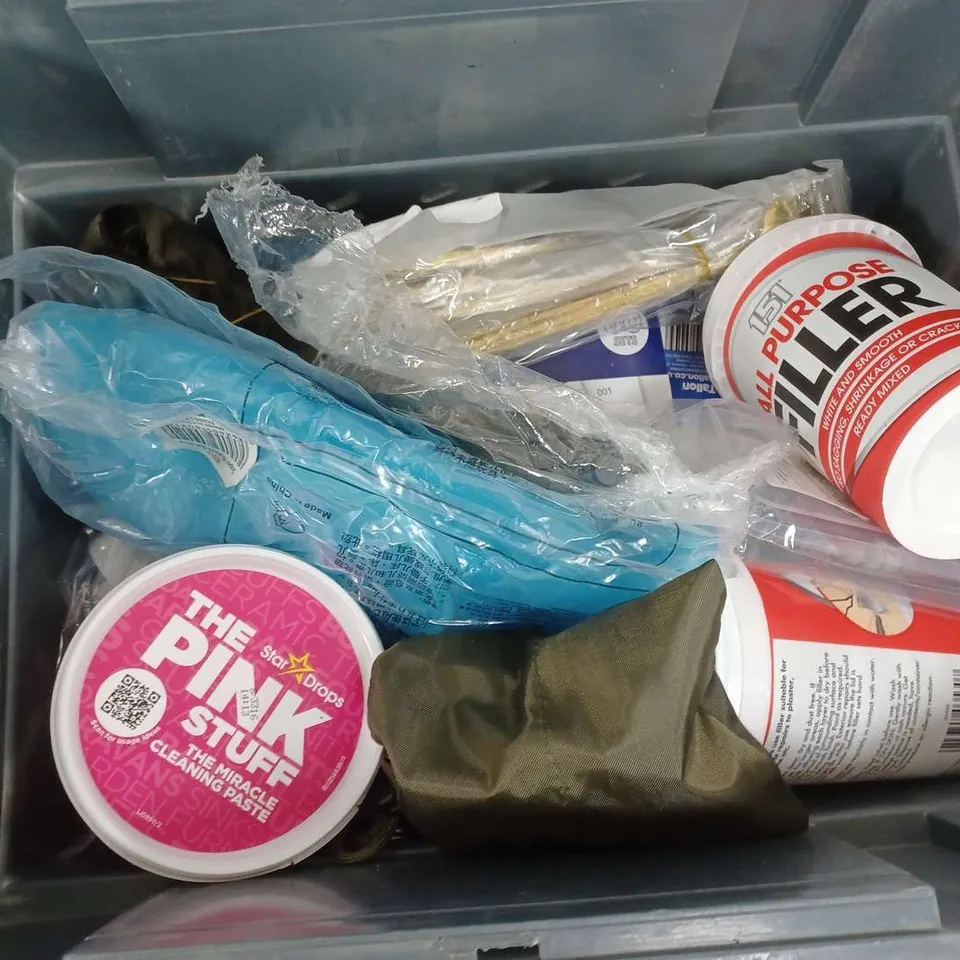 APPROXIMATELY 15 ASSORTED PRODUCTS TO INCLUDE THE PINK STUFF THE MIRACLE CLEANING PASTE, 151-ALL PURPOSE FILLER, UNIBOND KITCHEN & BATHROOM SANITARY SILICONE SEALANT