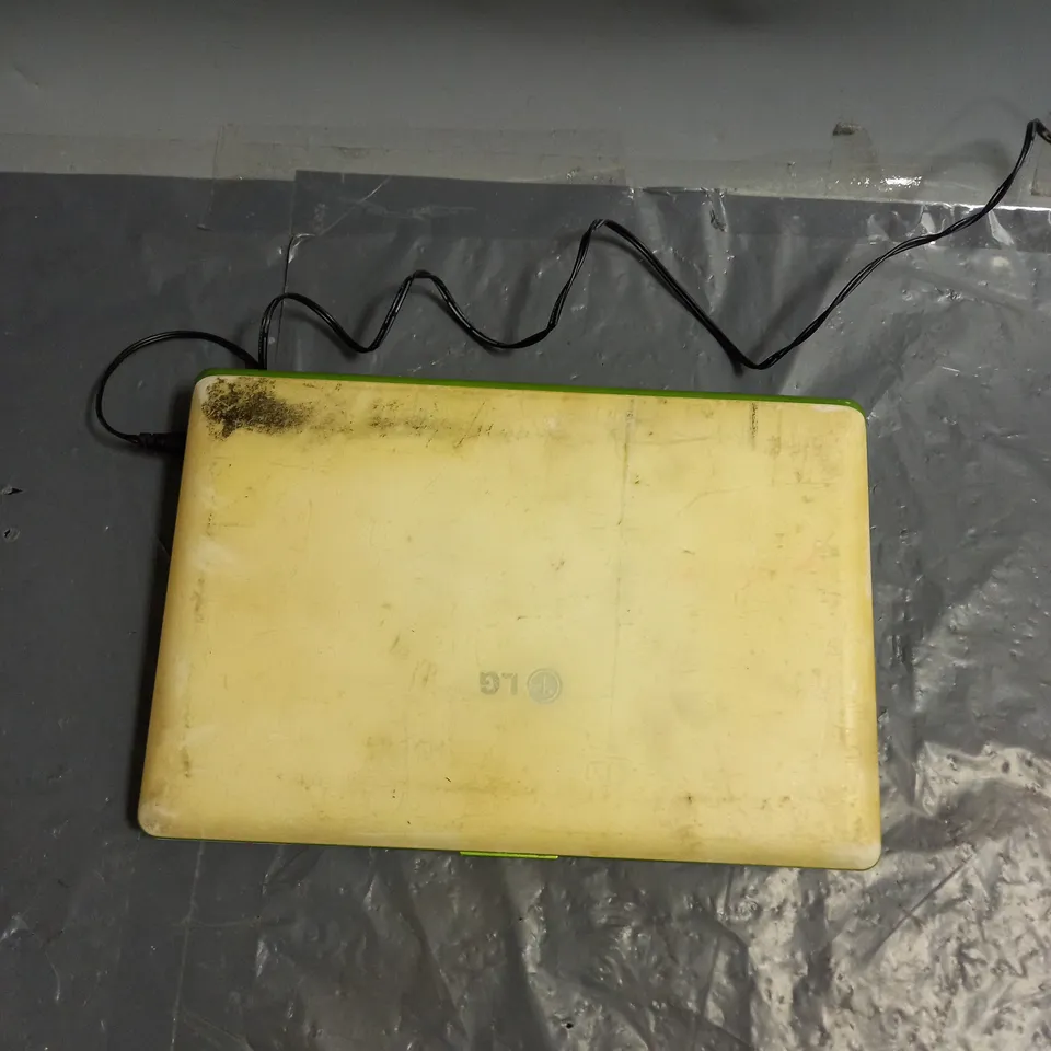 LG X120 PORTABLE LAPTOP IN WHITE/GREEN