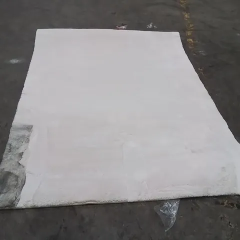 QUALITY DESIGNER AREA RUG APPROXIMATELY 170X120CM