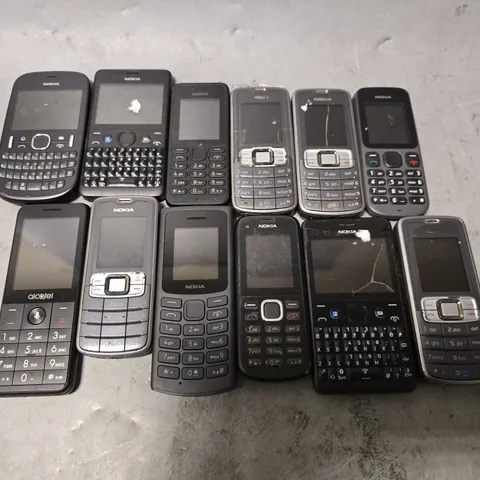 SET OF APPROXIMATELY 10 ASSORTED BROKEN PHONES TO INCLUDE - NOKIA & ALCATEL