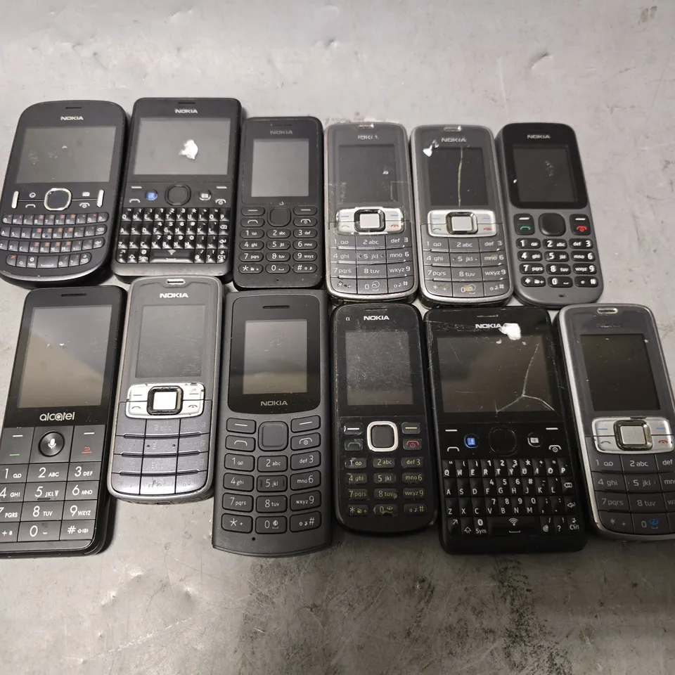 SET OF APPROXIMATELY 10 ASSORTED BROKEN PHONES TO INCLUDE - NOKIA & ALCATEL