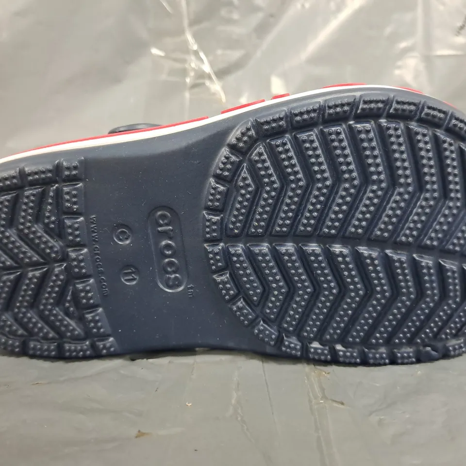 PAIR OF CROCS BAYABAND KID'S CLOGS IN NAVY SIZE UK C11