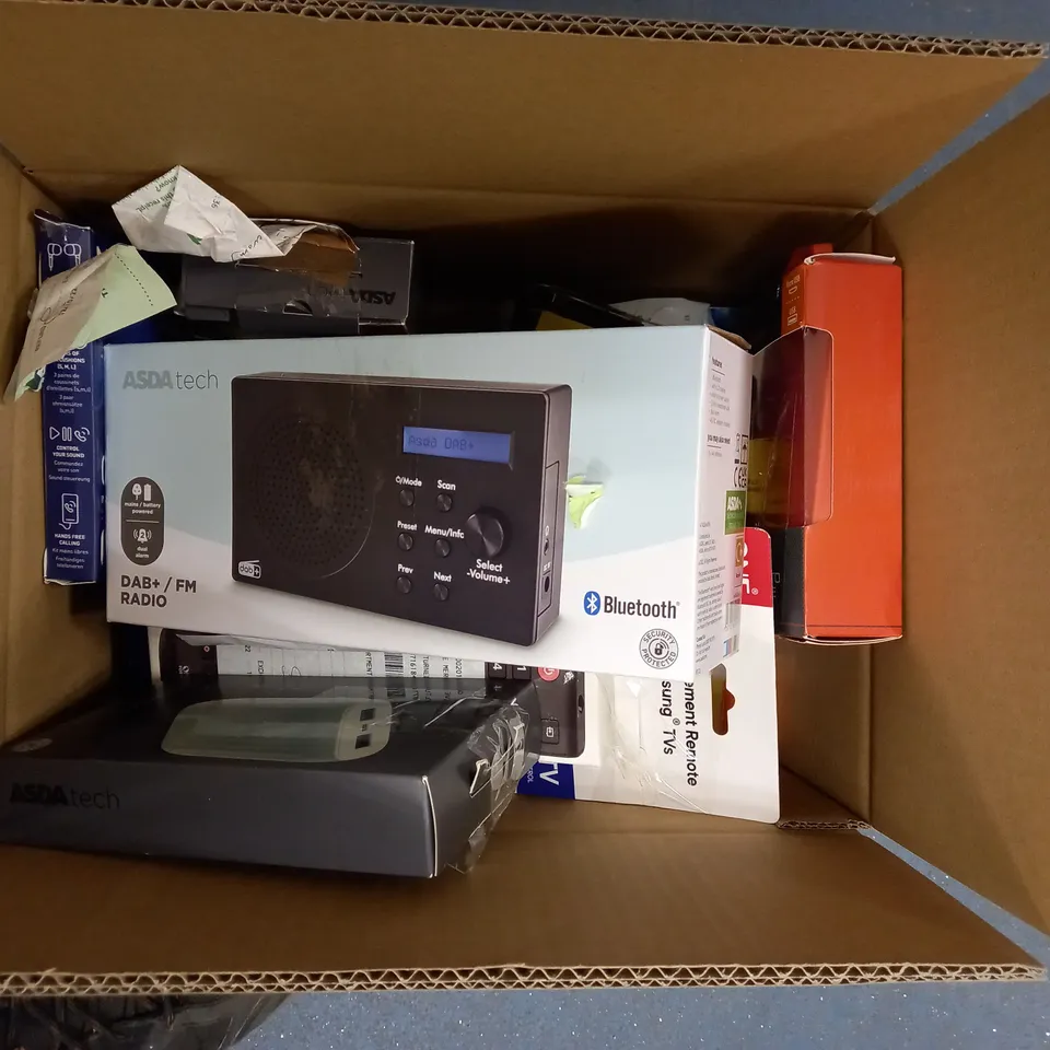 LOT OF APPROX 12 ASSORTED ELECTRICAL ITEMS TO INCLUDE POWER BANK, DAB RADIO, MICRO USB CABLE ETC