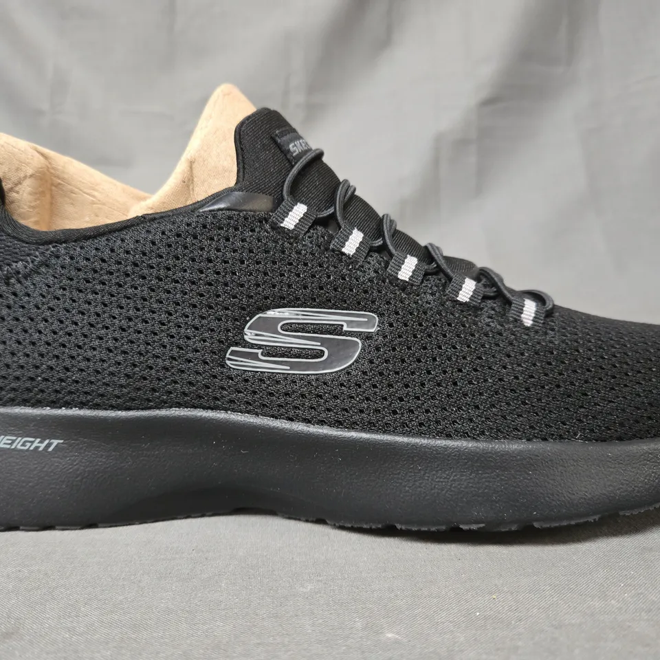 BOXED PAIR OF SKECHERS SHOES IN BLACK UK SIZE 7