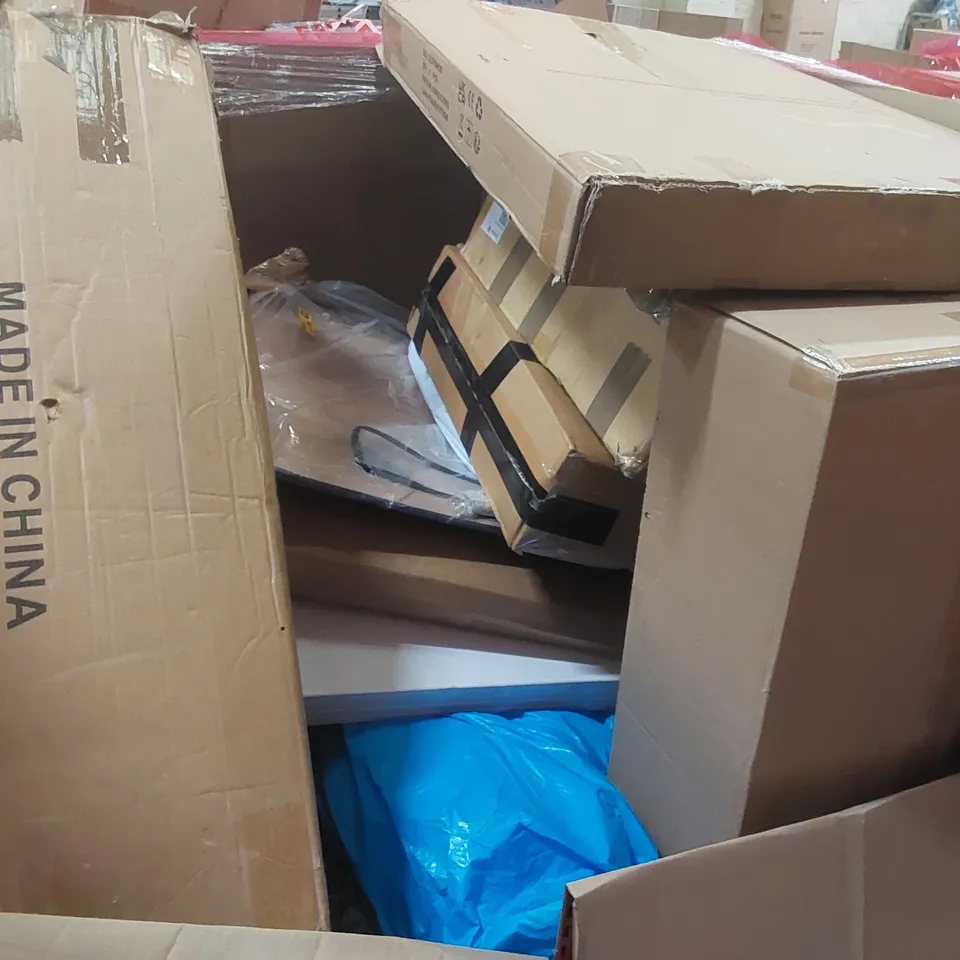 PALLET OF ASSORTED ITEMS INCLUDING: LED BATHROOM MIRROR, HOLLYWOOD MAKEUP MIRROR, CAMPING TENT, BEDDING ORES ECT