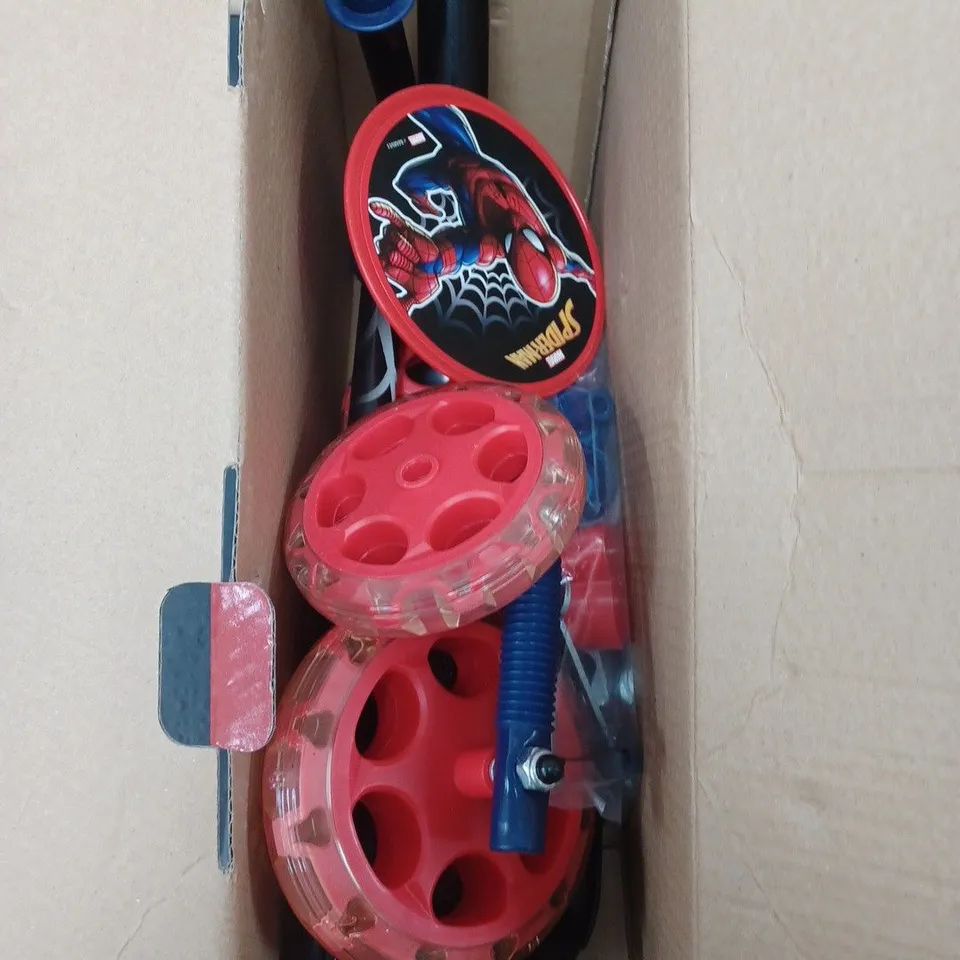 BOXED SPIDERMAN TRI-LITE SCOOTER 