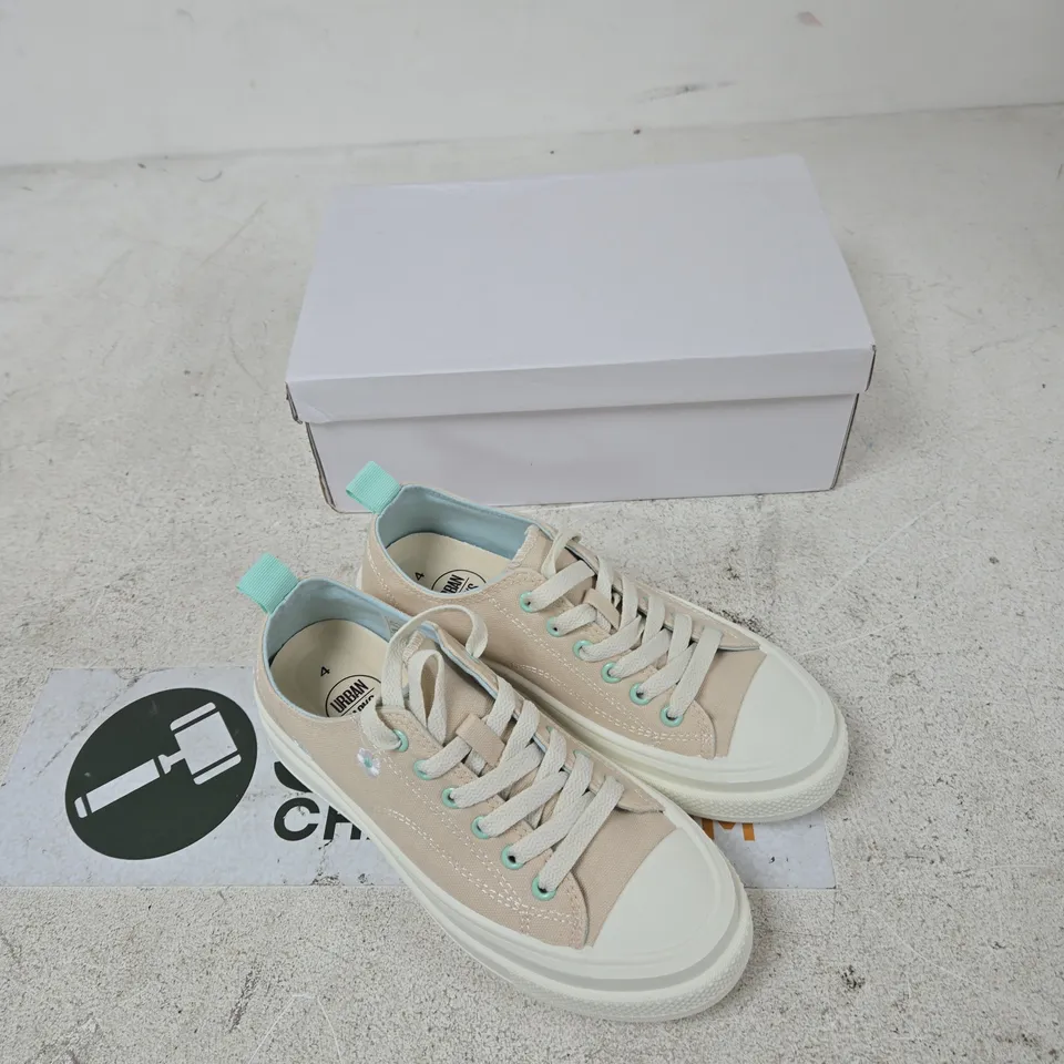URBAN JACKS SNEAKERS – BEIGE CANVAS WITH MINT ACCENTS, UK SIZE 4 