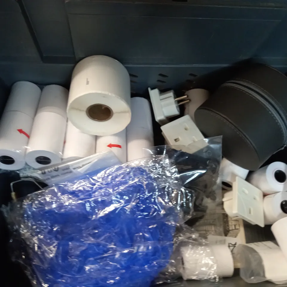 LOT OF APPROXIMATEY 15 ITEMS TO INCLUDE CRIMPIT TOASTIE MAKERS, FINERFLTERS EXTERNAL IN LINE CARTRIDGE, FINE TEST LITE, ETC