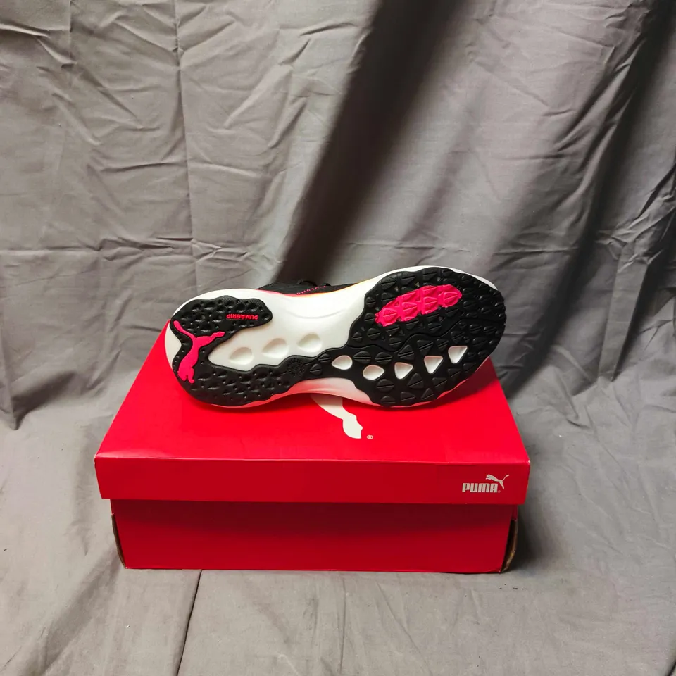 BOXED PAIR OF PUMA RUNNING SHOES – BLACK/ORANGE, MEN'S SIZE 8 AND A HALF