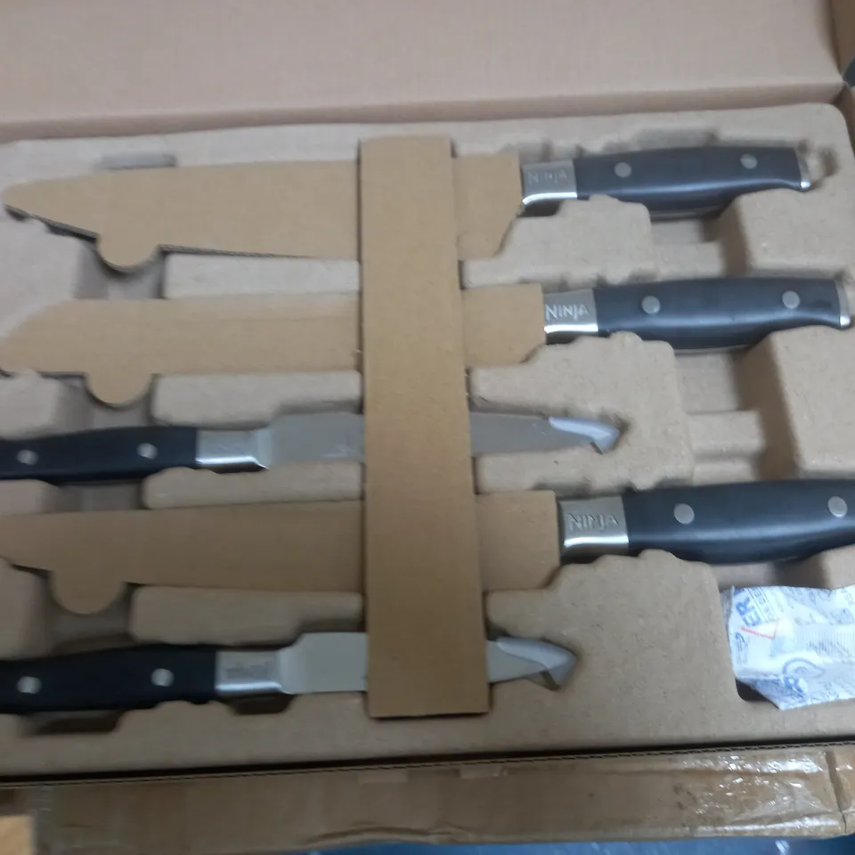NINJA FOODI STAYSHARP 5 PIECE KNIFE BLOCK WITH INTEGRATED SHARPENER K32005UK