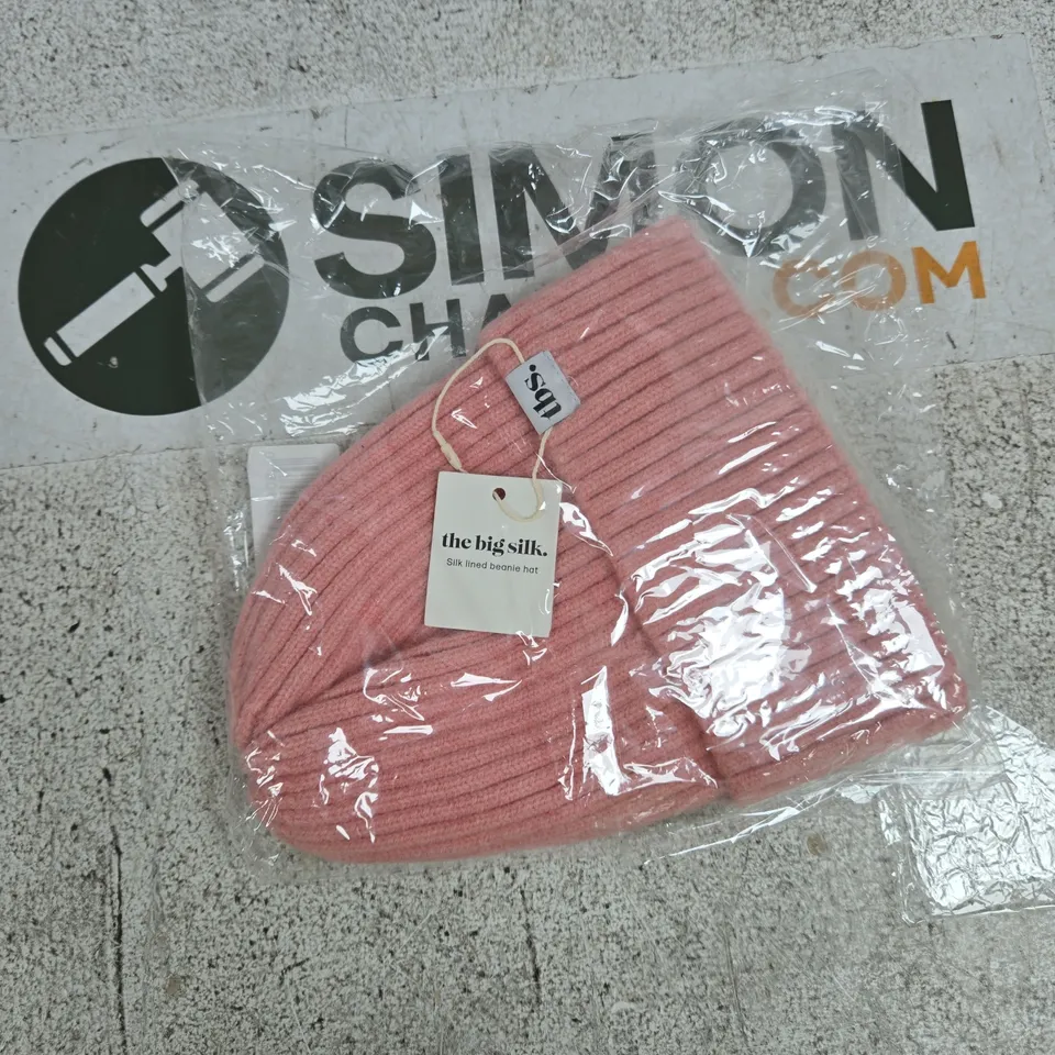 THE BIG SILK SILK-LINED BEANIE HAT – PINK