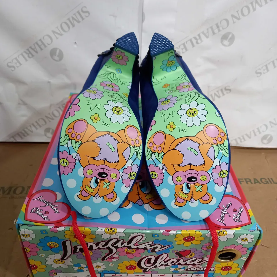 BOXED PAIR OF CHERRY BLOSSOMING MID HEEL SHOE SIZE 40