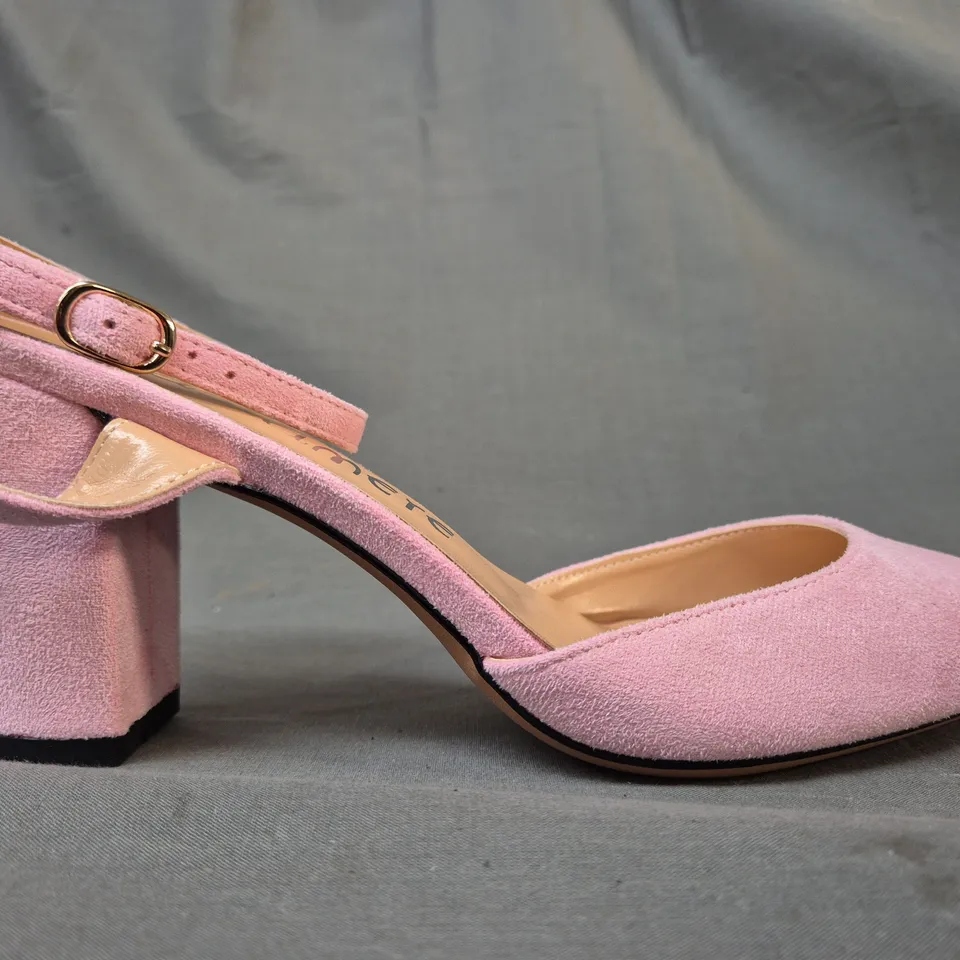 BOXED PAIR OF CASTAMERE POINTED TOE BLOCK HEEL SHOES IN PINK EU SIZE 40.5