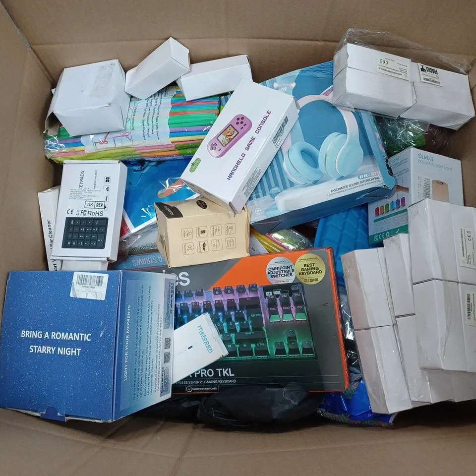 BOX OF APPROX 25 ASSORTED ITEMS TO INCLUDE - PLASTIC STRAWS - IWISH PORTABLE BLACK FAN - HANDHELD GAME CONSOLE ECT