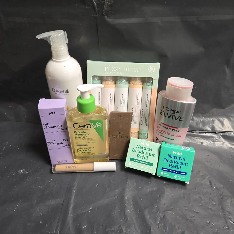 APPROXIMATEY 20 ASSORTED HEALTH AND BEAUTY PRODUCTS TO INCLUDE - CERAVE FOAMING OIL CLEANSER - WILD DEODORANT REFILLS - L'OREALGLYCOLIC GLOSS SHAMPOO - ETC