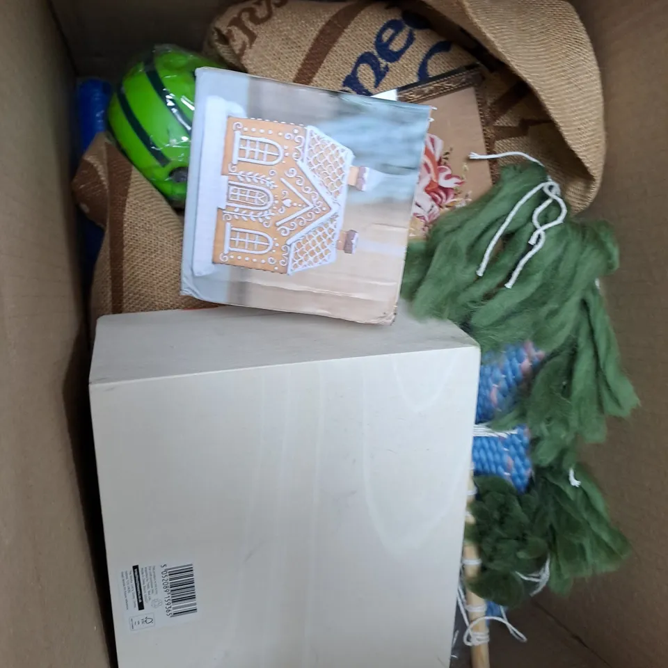 BOX OF APPROXIMATELY 10 ASSORTED ITEMS TO INCLUDE CONE BURNER, DOG TOY, HOME DÉCOR KNITTED PIECE ETC