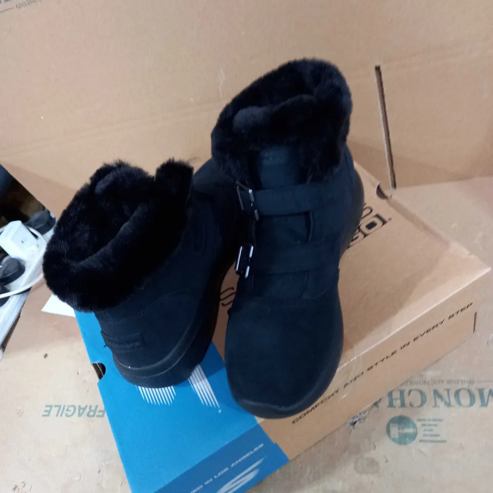 SKECHERS BLACK WINTER ON THE GO BOOTS - SIZE 7