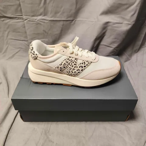NEW BALANCE 370 TRAINERS IN CREAM - 5