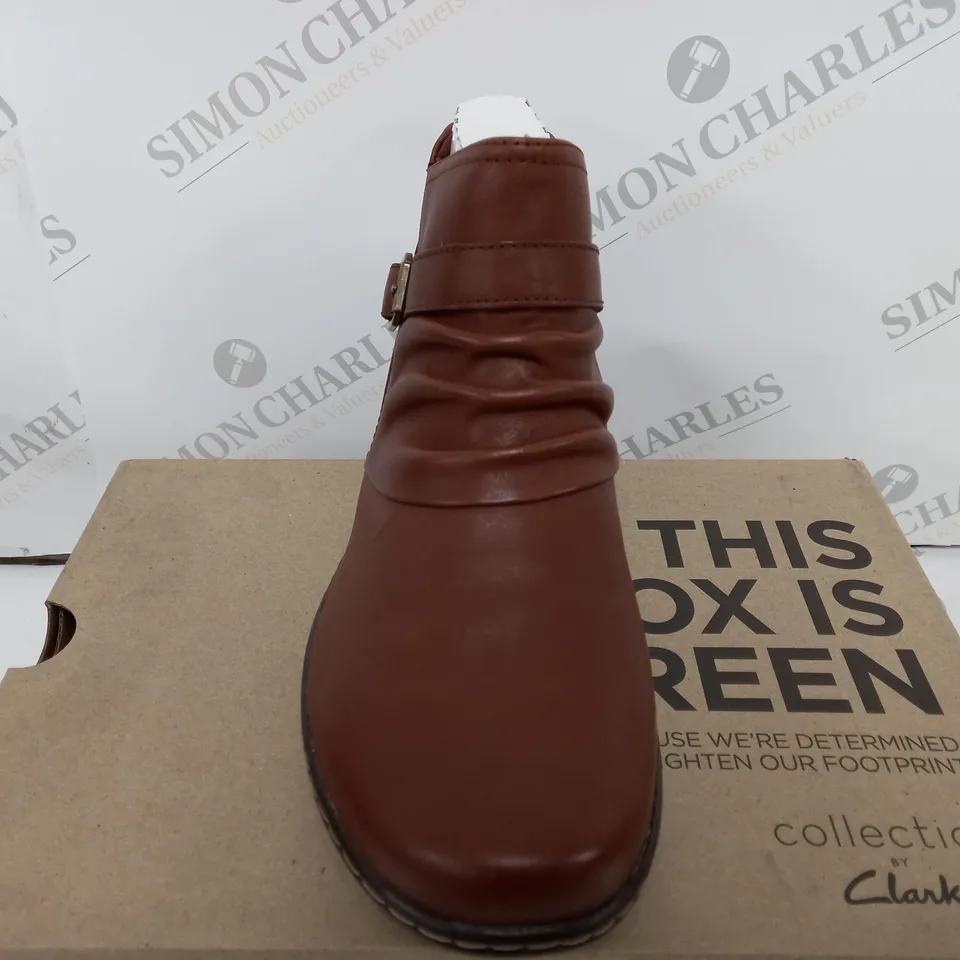 BOXED CLARKS CORA ROUCHED IN DARK TAN LEA IN UK 7