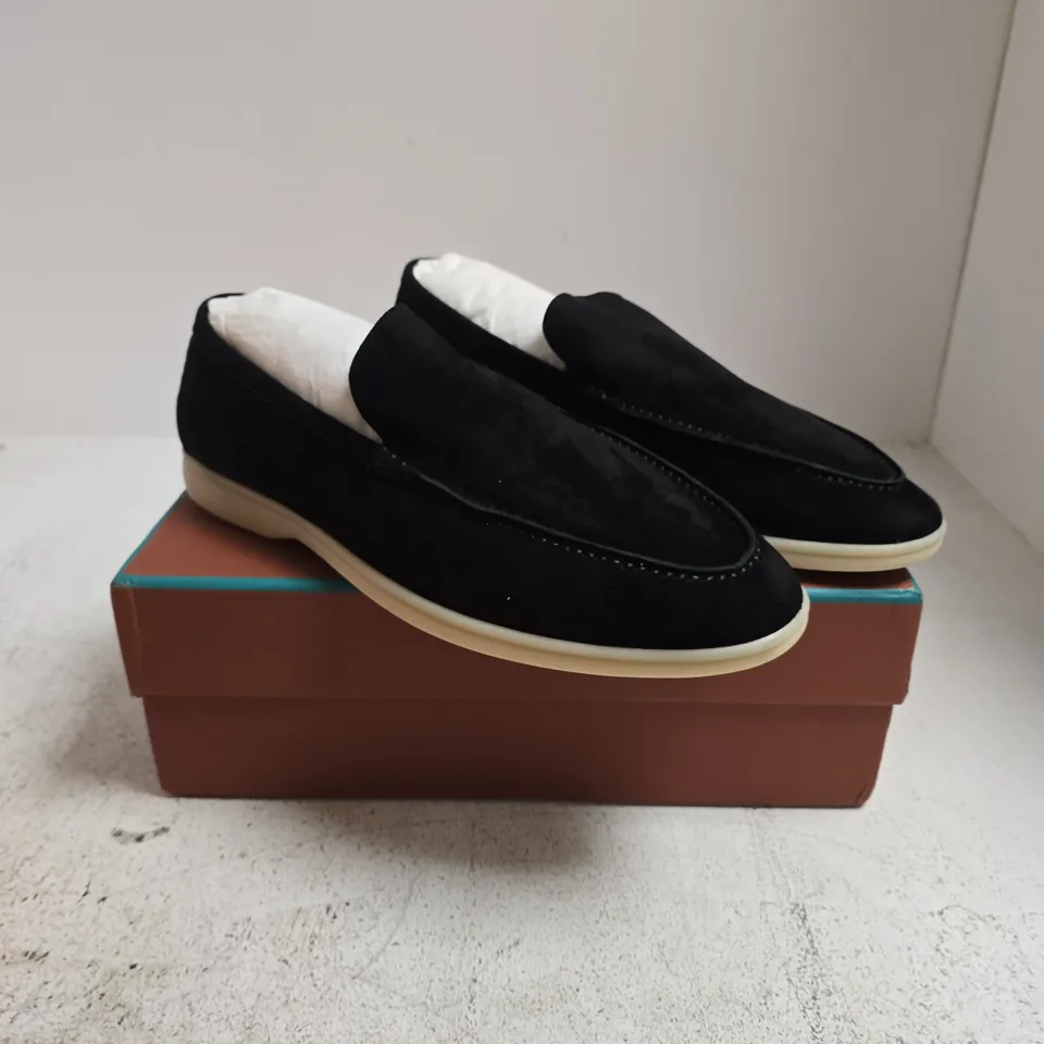 LORO PIANA BLACK SUEDE LOAFERS – 10