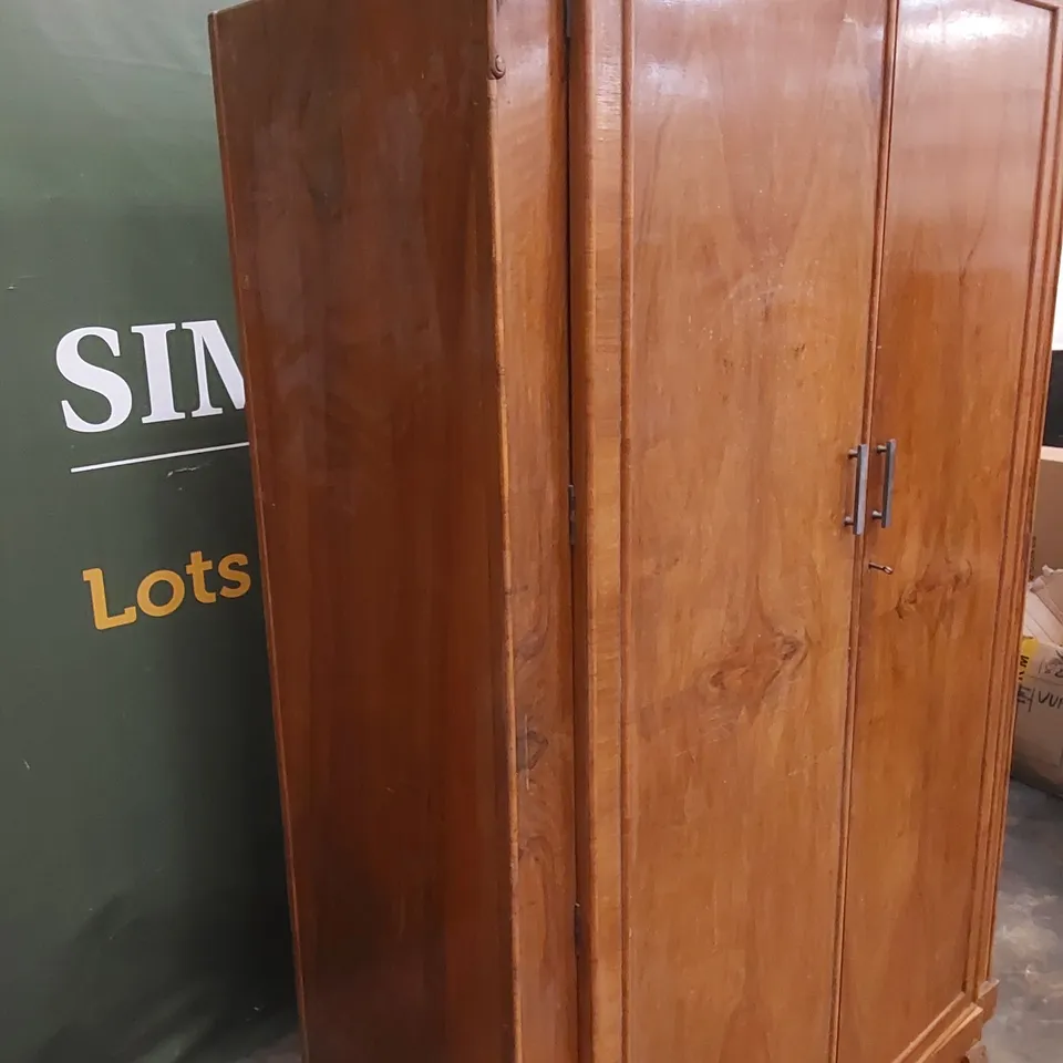 ANTIQUE TRADITIONAL STYLE SOLID WOOD WARDROBE 