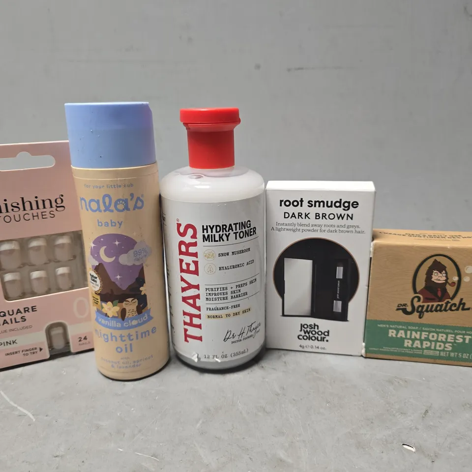 APPROXIMATELY 12 ASSORTED HEALTH & BEAUTY ITEMS TO INCLUDE - ROOT SMUDGE DARK BROWN , HYDRATING MILKY TONER , NALAS BABY NATTIME OIL ETC