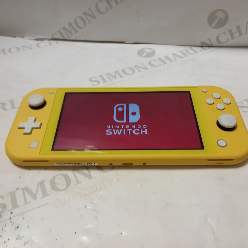 NINTENDO SWITCH LITE YELLOW 
