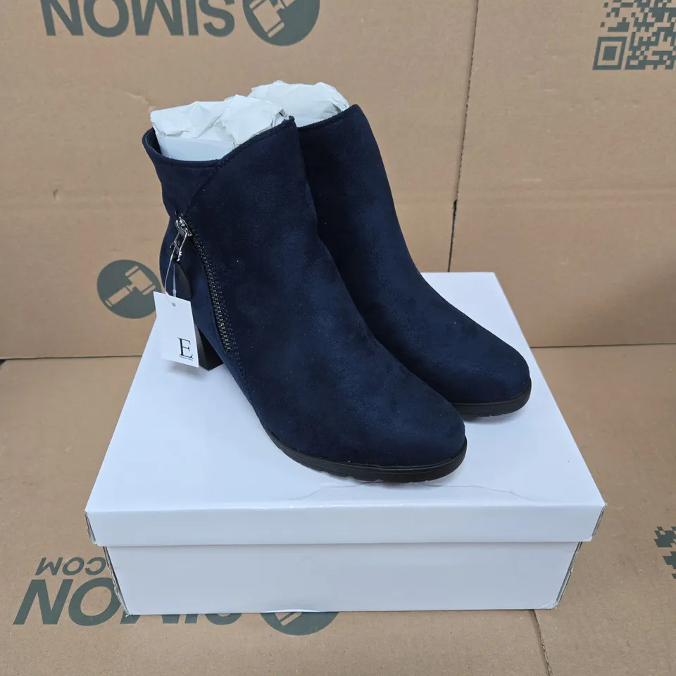 E. SHOES BY EMMA AMY NAVY ANKLE BOOTS – UK 4