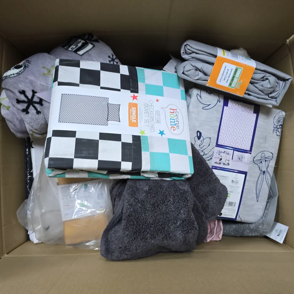 APPROXIMATELY 20 ASSORTED HOMEWARE ITEMS TO INCLUDE SINGLE SOFT TOUCH FITTED SHEETS, NIGHTMARE BEFORE CHRISTMAS THROW, SOFT TOUCH HAND TOWEL, ETC
