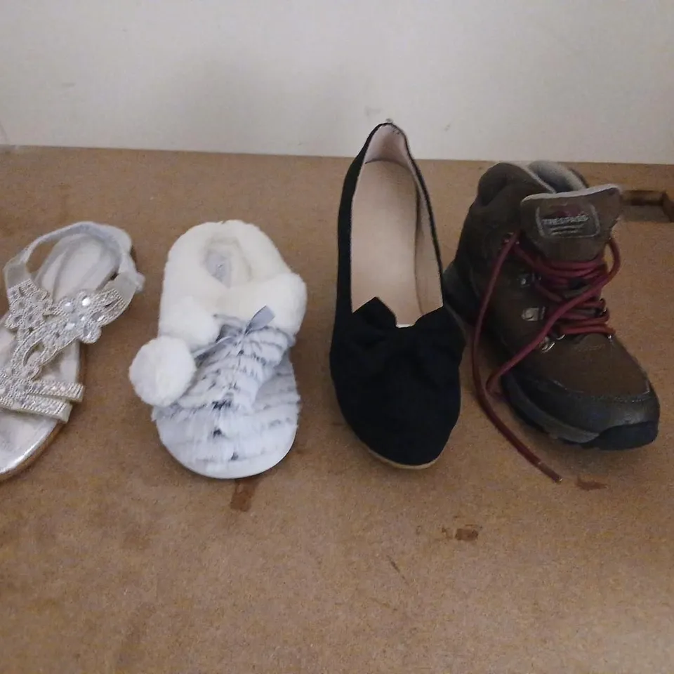 APPROXIMATELY 20 PAIRS OF ASSORTED FOOTWEAR