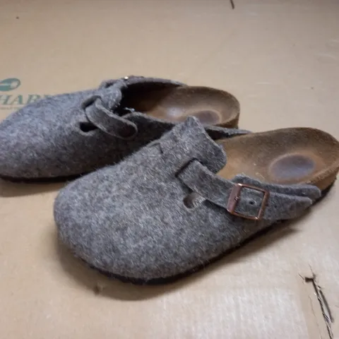 BIRKENSTON SLIDE ON SANDALS - 36