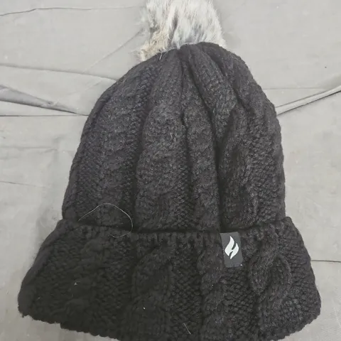 HEAT HOLDERS BLACK KNIT BEANIE WITH FAUX FUR POM-POM – ONE SIZE