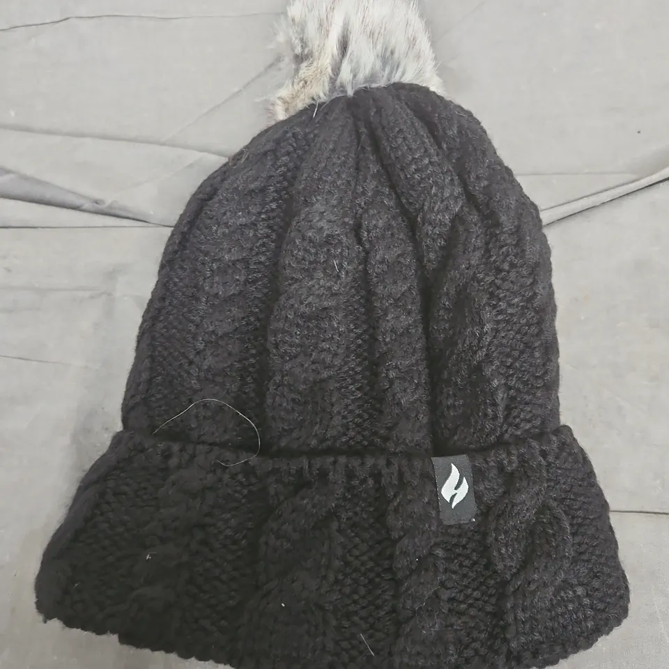 HEAT HOLDERS BLACK KNIT BEANIE WITH FAUX FUR POM-POM – ONE SIZE