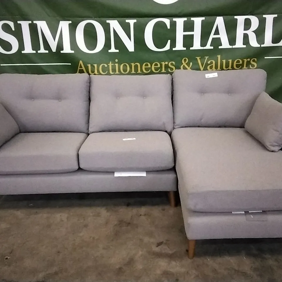 QUALITY BRITISH DESIGNER LIGHT GREY FABRIC CORNER GROUP SOFA WITH CHAISE SECTION