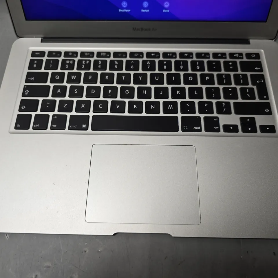 APPLE MACBOOK AIR 